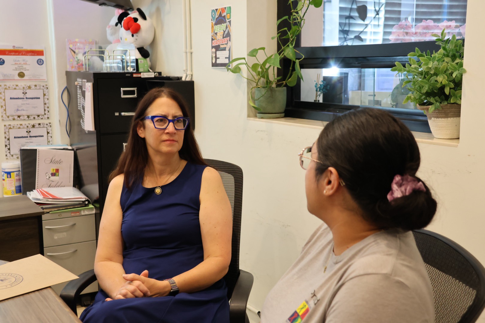 Friedman speaks with parent at Early Head Start