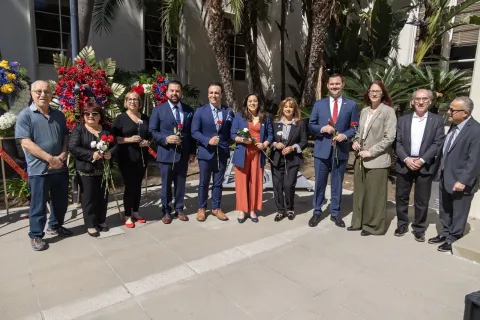 Below: Friedman gathers with local elected officials and representatives from the ANCA’s Burbank Chapter. 