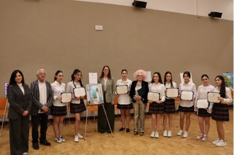 Below: Friedman poses with student participants.